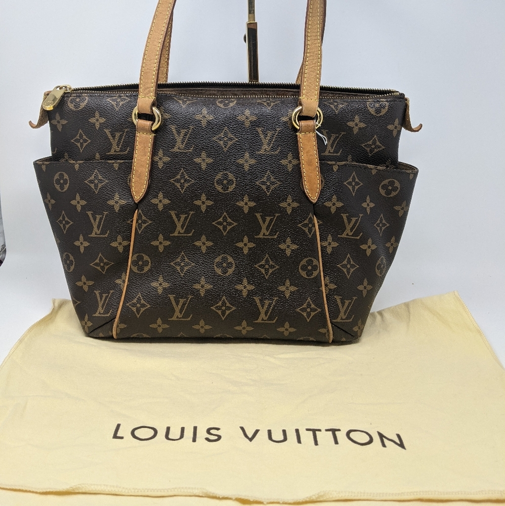 LOUIS VUITTON Monogram Canvas Totally PM